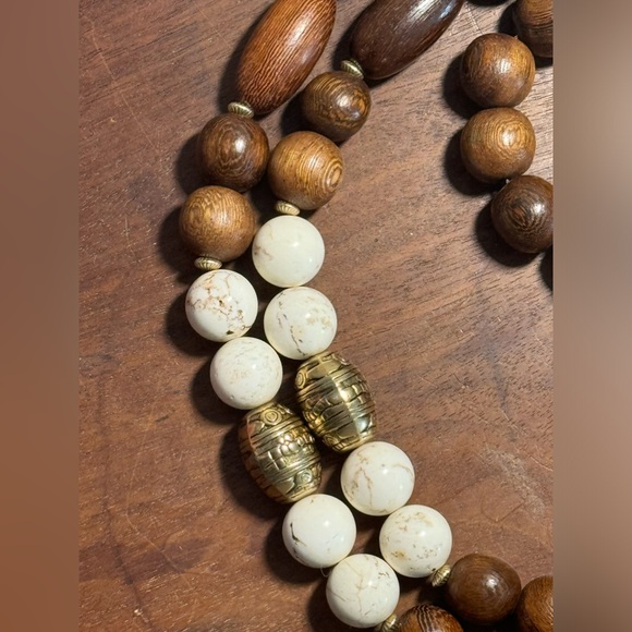 Chico’s Howlite and Wood Long Necklace NWT - Picture 7 of 7